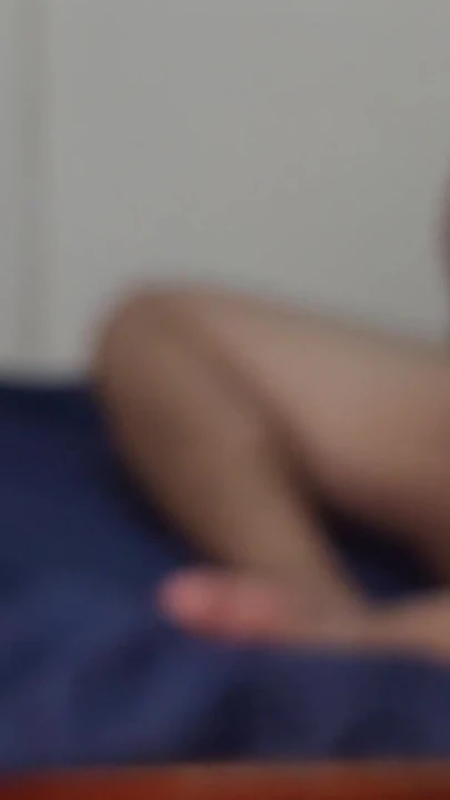 "Xxx üvey kız kardeşim televizyon izlerken yalnız kaldığımızda beni sağıyor" dan unutulmaz bir an