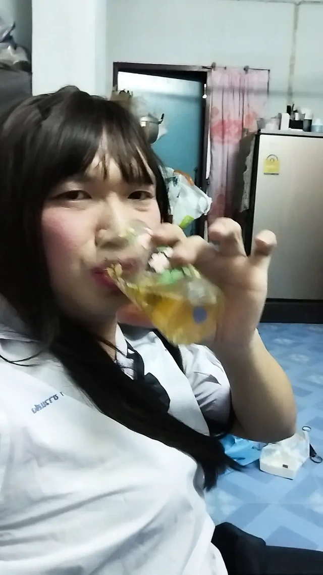 Öğrenci ladyboy ve erkeği