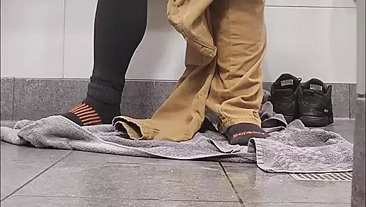 Soğuk bir gün için giyiniyor