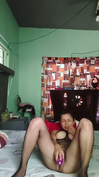 Boşalana kadar bana mastürbasyon yapıyor