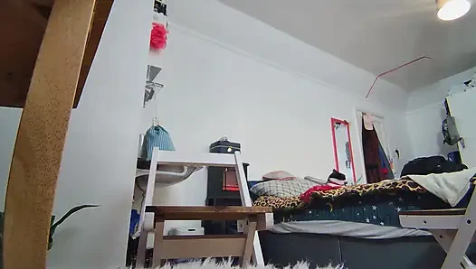 Mastürbasyon yapıyorum ve yarağımla oynuyorum