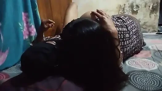 Любительские видео, как деревенская девушка трахается в простой комнате