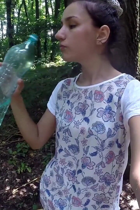 Ormanda işiyor