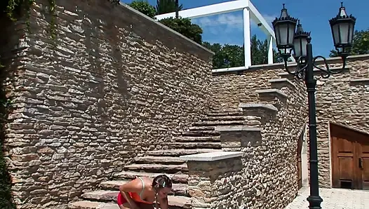 At kuyruklu genç bir kız evin orospusu