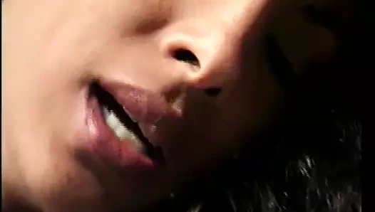 Egzotik sürtük yarağı alıyor