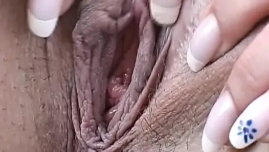 Bu Alman sarışın sıkı delikleriyle oynamayı seviyor