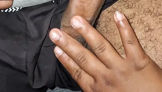 Yaramaz evli kadın üvey babamın yarağını tutuyor