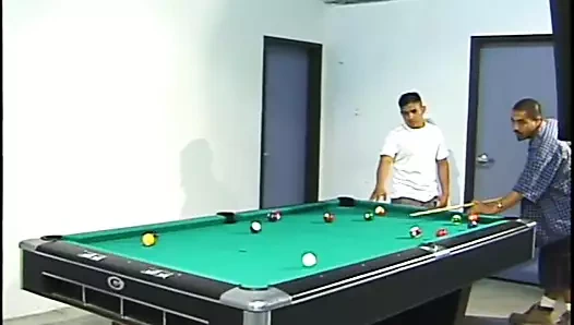 Sevimli latino güzel kıçını tatmak istiyor