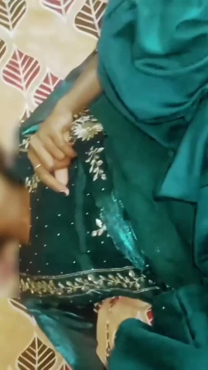 TROROSE DESI INDIAN BHABHI KALIN VE BÜYÜK SİYAH SİKLE SİKİLİYOR | Bölüm 1