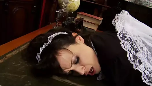 Dienstweib bekommt Arsch geleckt