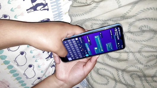 Üvey kız kardeşim tinder kullanırken yakalandı ve bana vücudu fantasiahardcoresex ile para ödemek zorunda