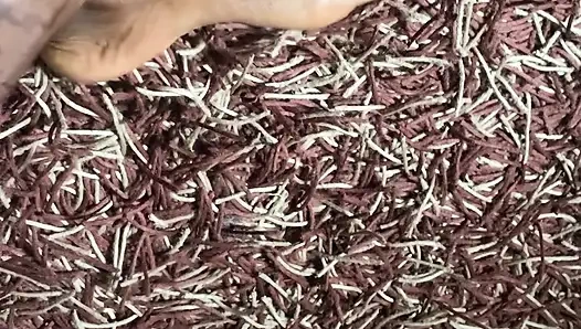 Ateşli zenci bebek ayak masajı bölümü