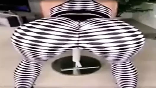 Büyük siyah horoz için bağımlılığını besle