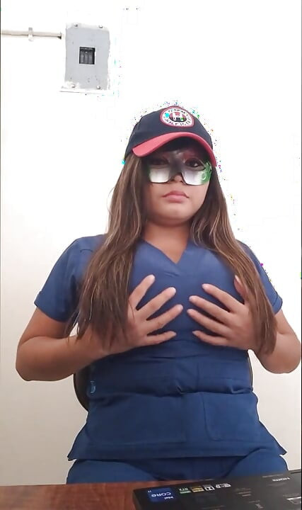Güzel sekreter porno odasının resepsiyonunda