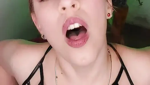 Koca götlü goth arkadaşın memnun değil!! Senin sikin için geliyor!!