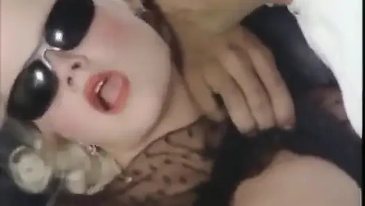 Elektrikli mavi: seks modeli dosyası 3