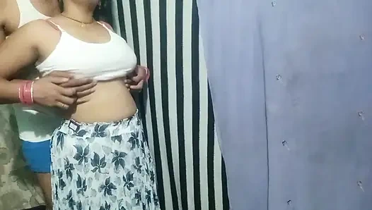 Sıcak Rhea'nın büyük göğüsleri sıkıldı, ısındı ve sevişti