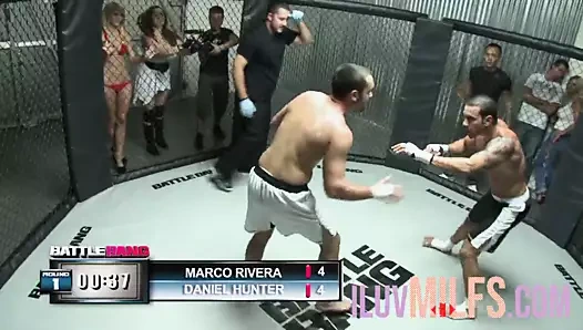 Dövmeli sarışın sikişmeyi ve büyük yarak emmeyi seviyor