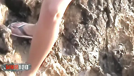 Emilce: güzel genç emilce striptiz yapıyor