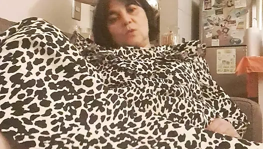 Elini elbisenin altına sokuyor baştan çıkarıyor