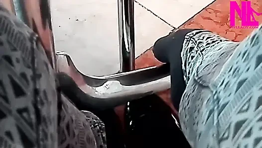 Siyah pattent dairemde bardaki ayakkabı oyunu