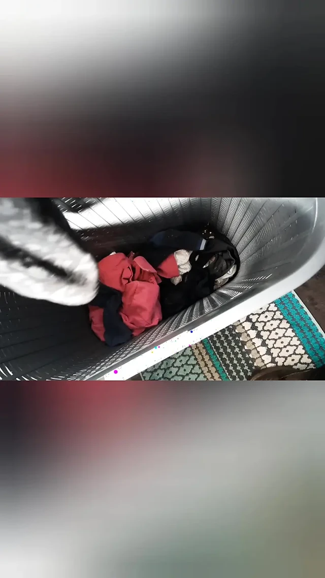 Külot üç farklı müşteri külotuyla oynuyor