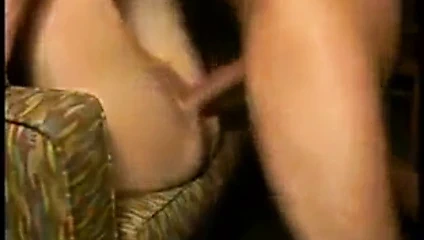 Derin sikme ve boşalmak üzerinde kedi