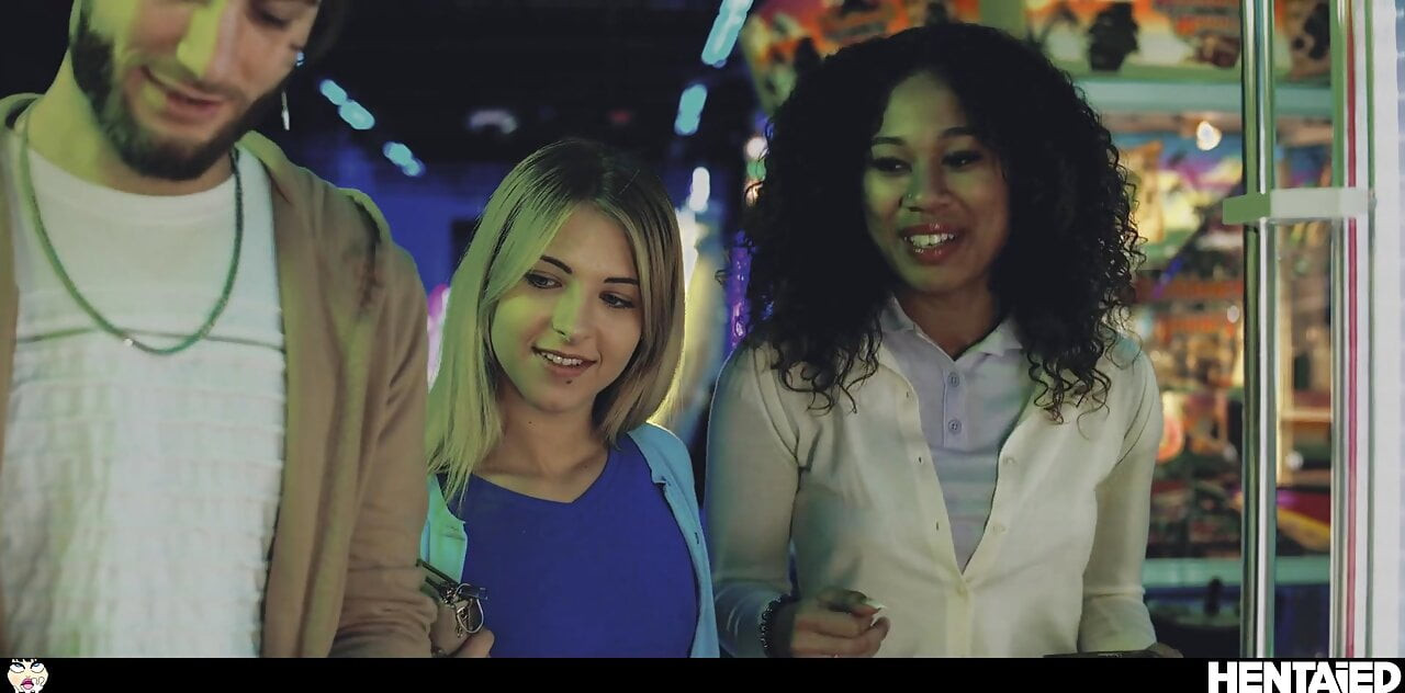 Gerçek hayat hentai - emma bugg bir eğlence parkında uzaylı canavar tarafından çuvalladı