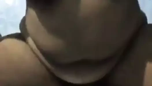 Desi m0m oynama sert ile bir yapay penis