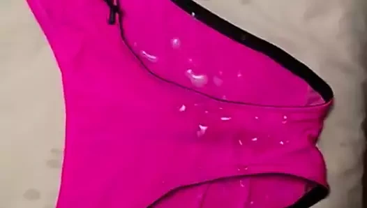 karısının ipeksi pembe külot üzerinde Cumming