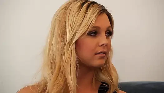 Ela Darling ve Chloe Lynn istekli lezbiyenler