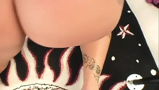 Klasik PAWG Ateşli Kız Büyük Bir Yüze Boşalma Alıyor! Vandalia