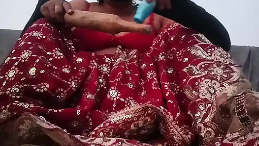 Hintli kadın tamamen çıplak seks yapıyor