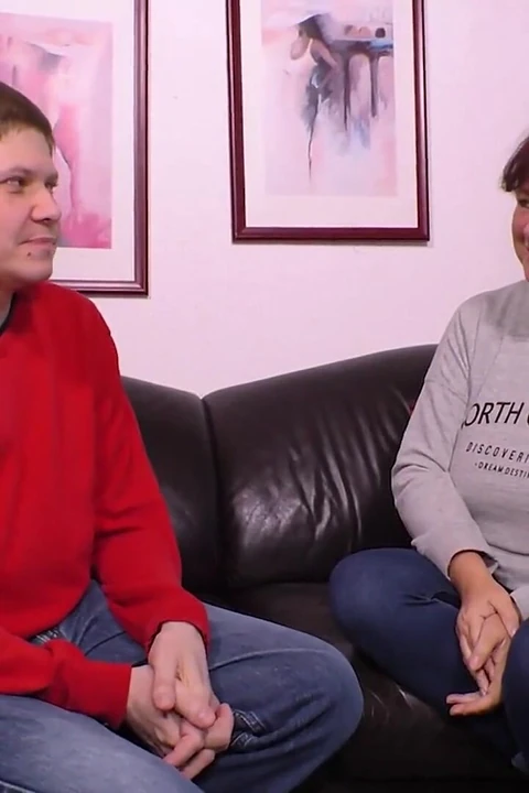 Рыжая милфа сосет член и трахается