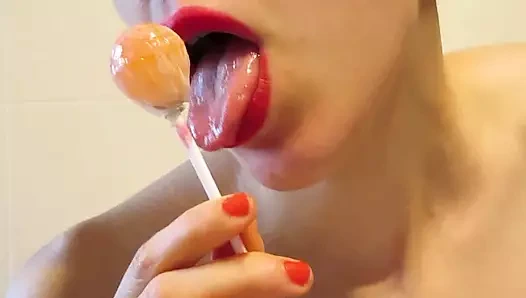 Kırmızı dudaklar ve fışkırtan fetiş