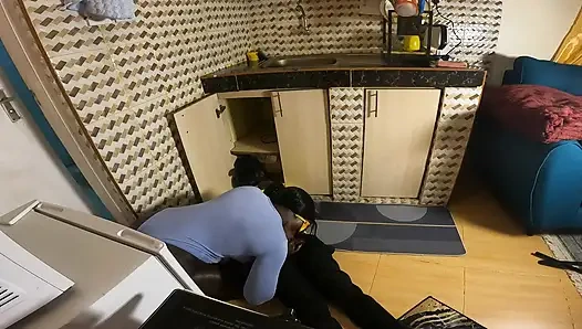 Fontanero cachonda perforando su gran culo