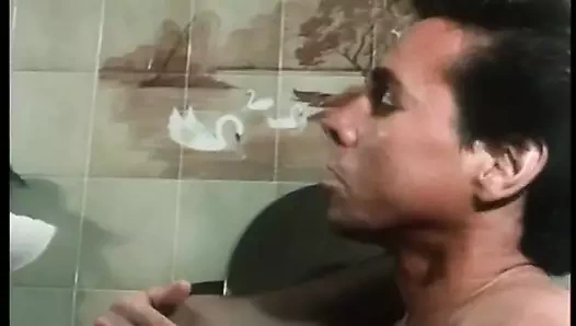 Marina Lotar: Bu yaşlı sürtük iki yarak emerken amını yalatıyor