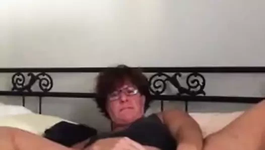 Dildo götünü sikiyor