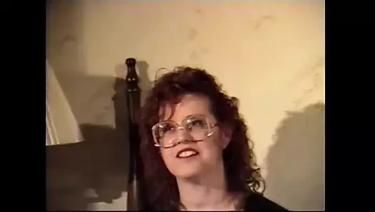 Azgın olgun genç bir adama sikilmeden önce en iyi sakso çekti