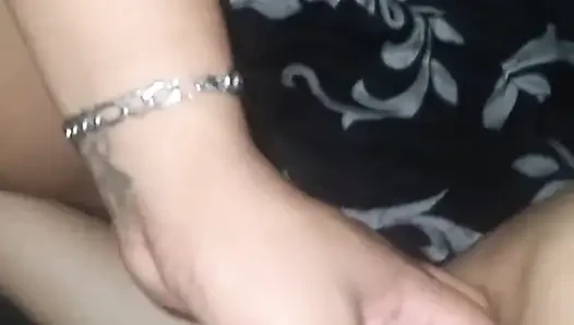 Latin kadın yetenekli bir esmerle sikişiyor