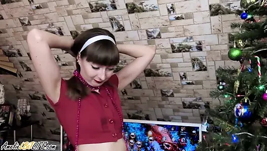 Noel'de genç parmaklama ve doggystyle fuck - orgazm