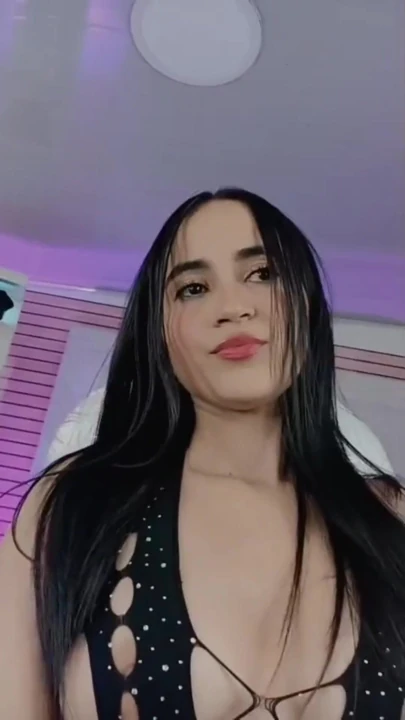Ateşli seksi kız oynamak istiyor