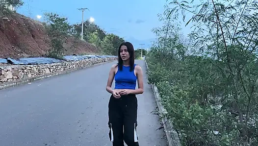 Bilinmeyen latin kızla ilk fotoğraf çekimim sert bir sikişle bitiyor, sonunda amını sütle doldurıyorum.