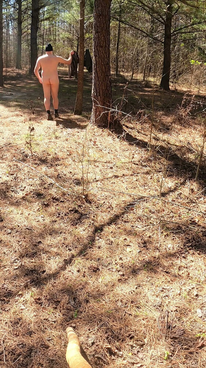 Terk edilmiş bir taşra şeridinde sünnetsiz yarak çıplak yürüyüş sonunda boşalıyor. | Klip 2