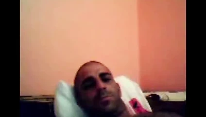 azgın arap adam üzerinde cam