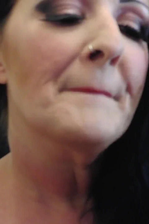 Kırmızı ruj ördeği dudakları pouting