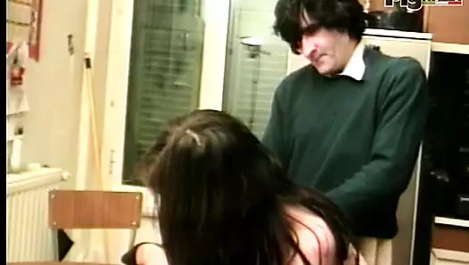 Baştan çıkarıcı ve sapık, her zaman sevişmeye ve eğlenmeye hazır, pelo di porca filminin 03. sahnesinde kendini gösteriyor