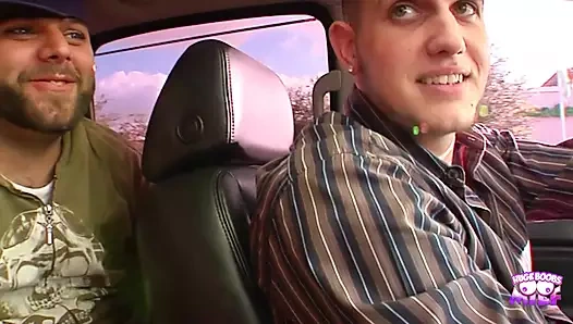 Sigara içen ateşli sarışın bomba sakso çektikten sonra harika ve tutkulu ters kovboy kız seksi yapıyor