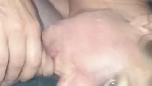 Sarışın sürtük emme benim küçük çük kuru