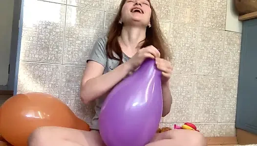 Yaramaz kız patlatıyor